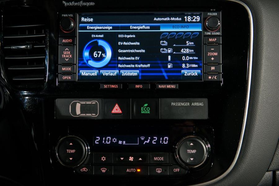 Mitsubishi Outlander PHEV 2012 года  (фото 33 из 48)